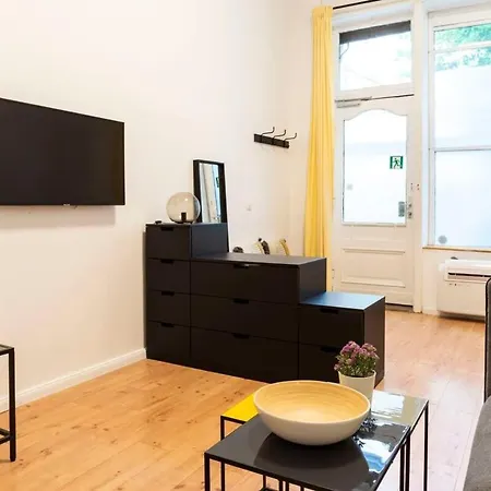 Spacious Two Br Ac Selfcheckin