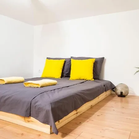 Spacious Two Br Ac Selfcheckin Berlin