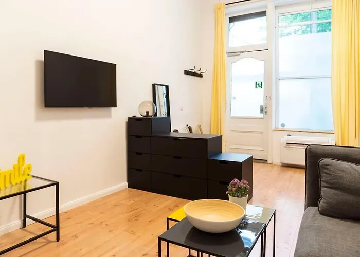 Spacious Two Br Ac Selfcheckin